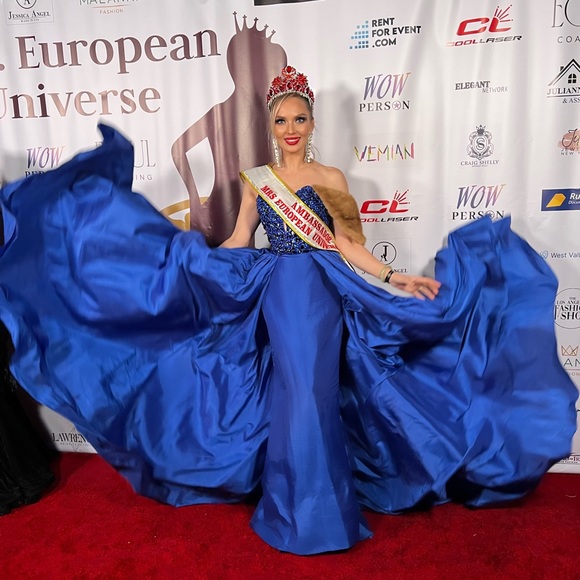 Custom made pageant gown AMAZING in action - Picture 3 of 7